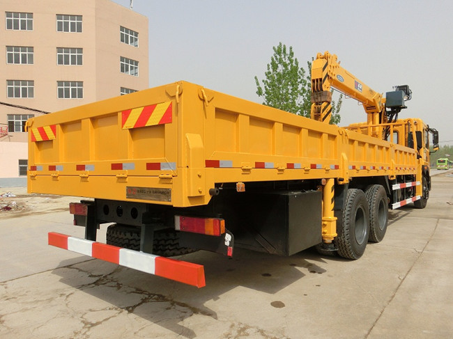 東風(fēng)D701后雙橋（可裝6.3~12噸吊機）