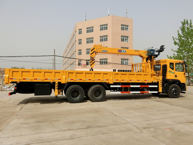 東風(fēng)D701后雙橋（可裝6.3~12噸吊機）