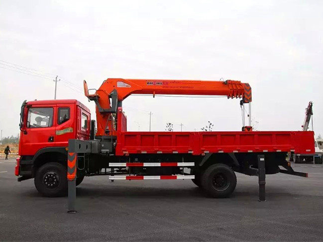 東風(fēng)D701（可裝3.2~8噸吊機）隨車(chē)吊帶自卸