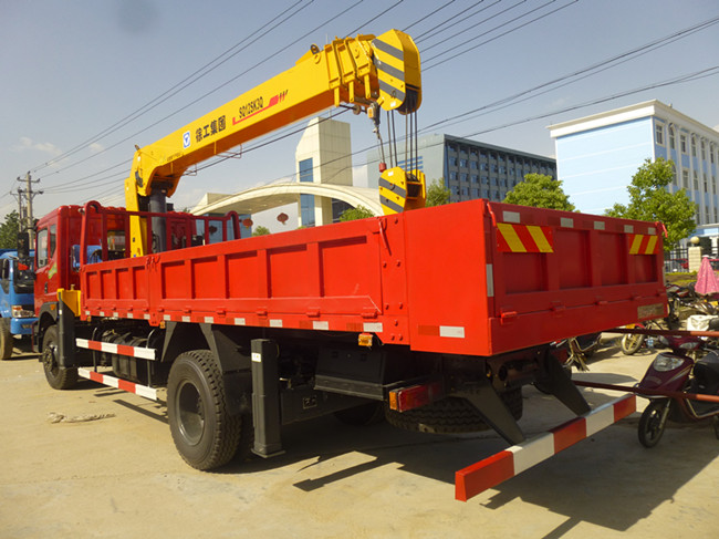 東風(fēng)D701（可裝3.2~8噸吊機）隨車(chē)吊帶自卸
