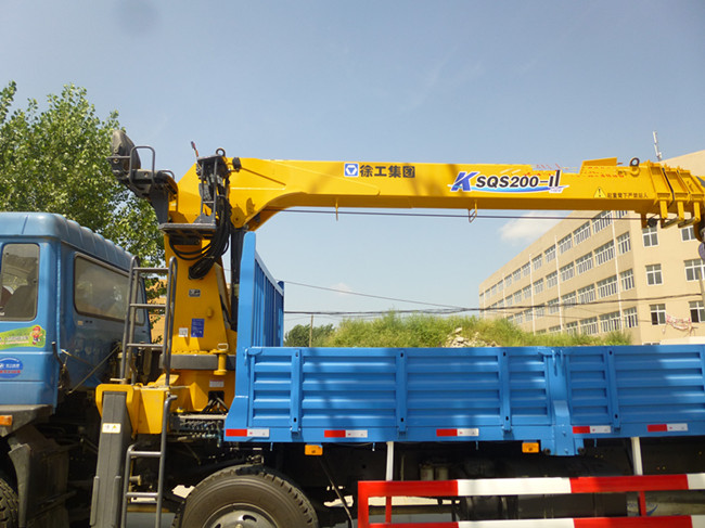 153前四后四徐工8噸隨車(chē)吊