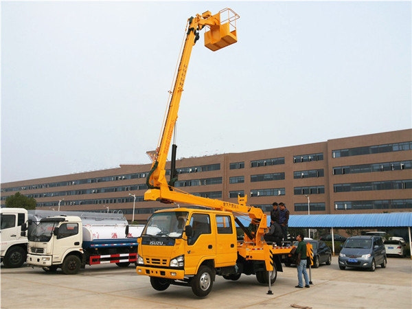 國五慶鈴五十鈴雙排座高空作業(yè)車(chē)