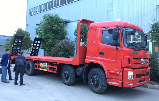 【國五】三環(huán)昊龍前四后八挖機平板車(chē)