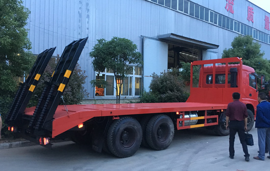 【國五】三環(huán)昊龍前四后八挖機平板車(chē)