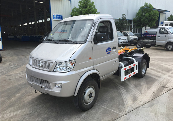 長(cháng)安3-4方勾臂式垃圾車(chē)