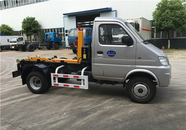 長(cháng)安勾臂式垃圾車(chē)