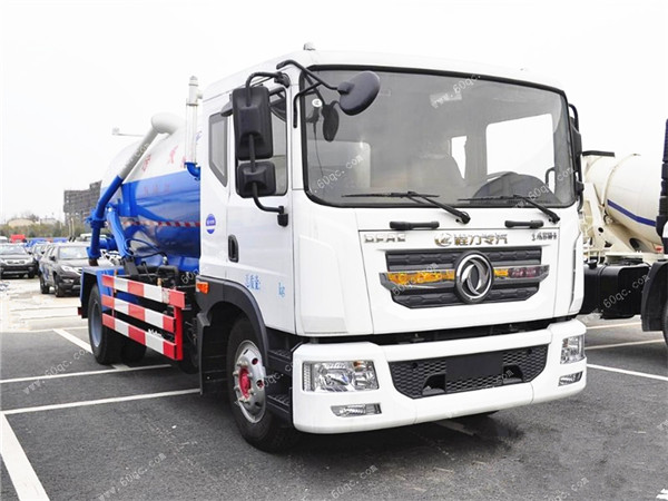 東風(fēng)多利卡D9吸污車(chē)