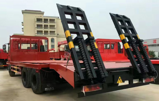 【國五】東風(fēng)后八輪挖機平板車(chē)