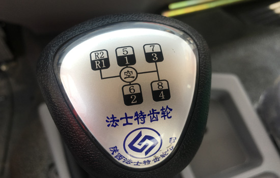 【國五】東風(fēng)后八輪挖機平板車(chē)