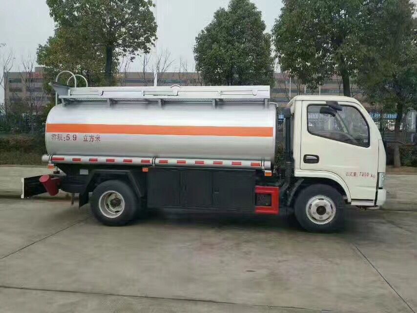 國五東風(fēng)5噸小型加油車(chē)
