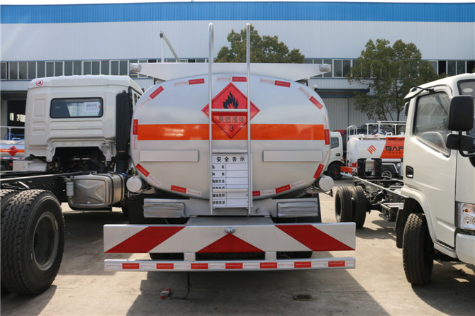 國五東風(fēng)5噸小型加油車(chē)