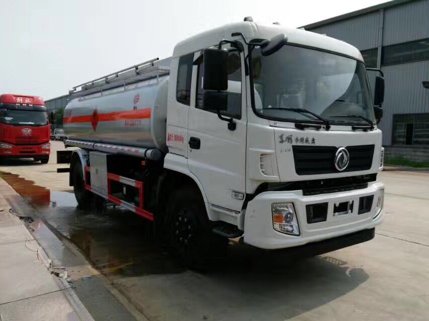 東風(fēng)新款后八輪運油車(chē)