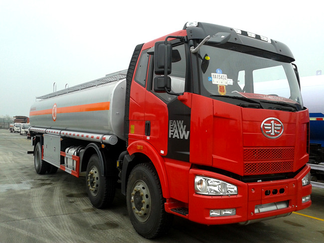 國五解放小三軸26方油罐車(chē)