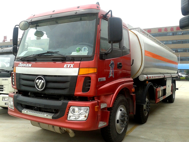 國五歐曼小三軸加油車(chē)