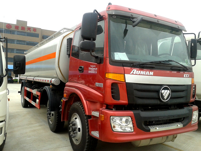 國五歐曼小三軸加油車(chē)