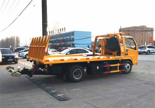 東風(fēng)多利卡藍牌一拖二清障車(chē)