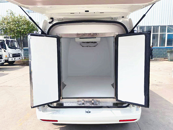 長(cháng)安V3面包冷藏車(chē)