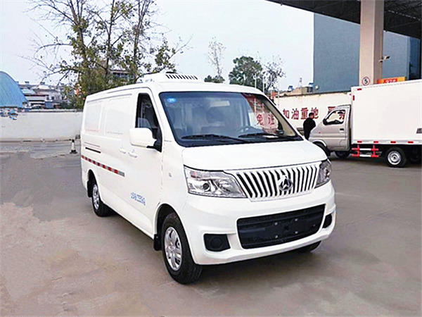 長(cháng)安睿行M80面包冷藏車(chē)