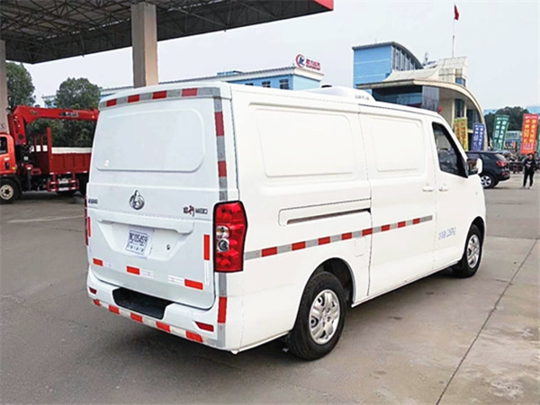 長(cháng)安睿行M80面包冷藏車(chē)