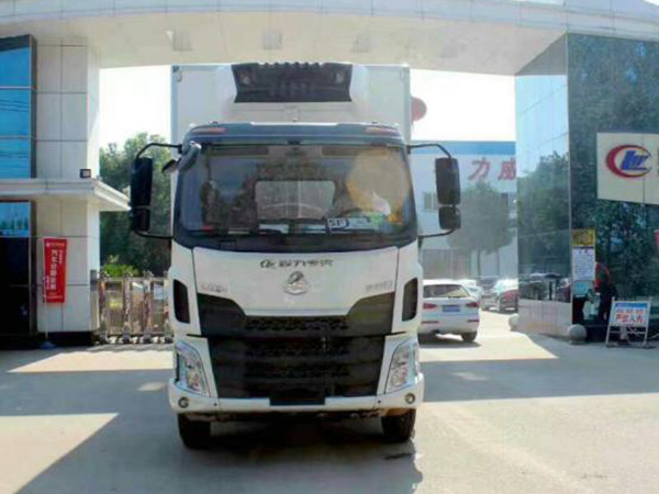柳汽乘龍7.5米貨廂冷藏車(chē)
