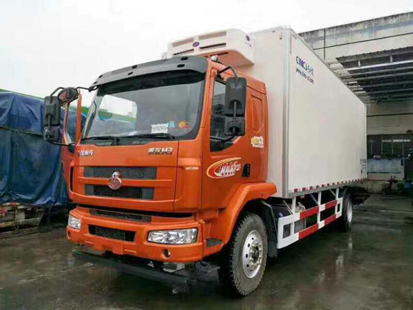 柳汽乘龍7.5米貨廂冷藏車(chē)