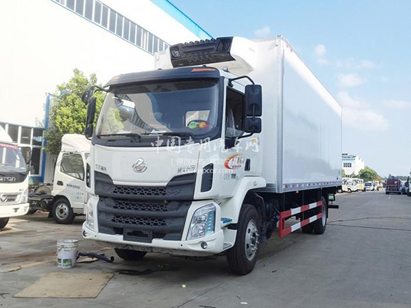 柳汽乘龍7.5米貨廂冷藏車(chē)