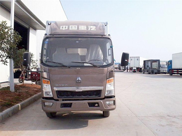 重汽豪沃4.1米貨廂冷藏車(chē)