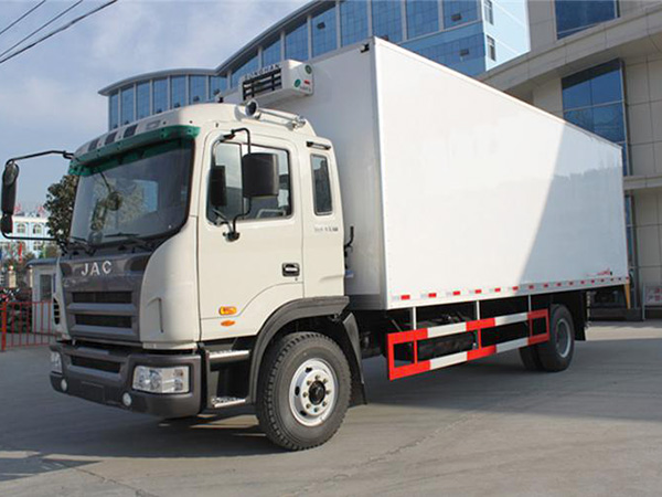 江淮6.83米貨廂冷藏車(chē)