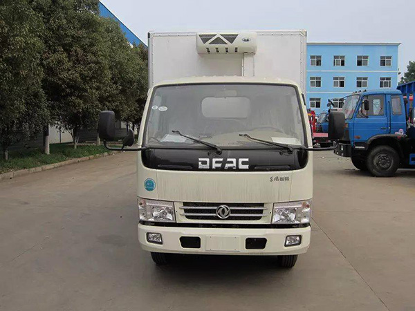 東風(fēng)多利卡4米貨廂冷藏車(chē)