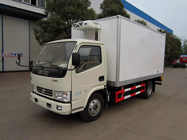 東風(fēng)多利卡4米貨廂冷藏車(chē)