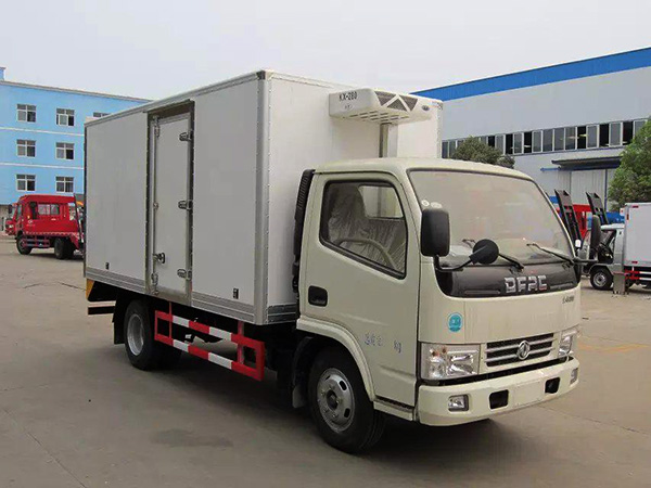東風(fēng)多利卡4米貨廂冷藏車(chē)