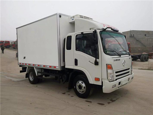 大運排半3.75米貨廂冷藏車(chē)
