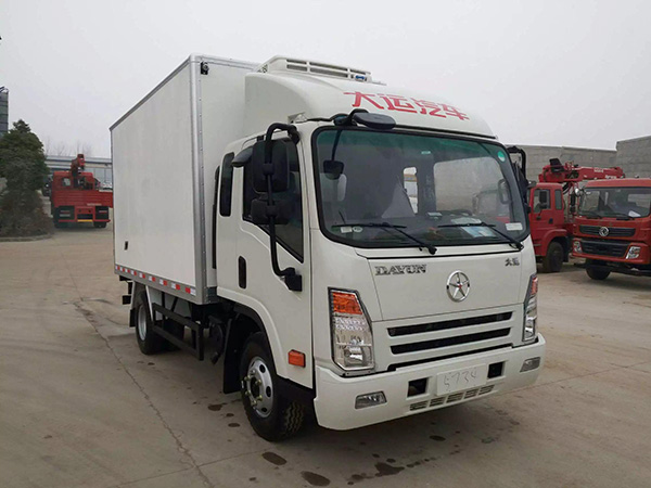 大運排半3.75米貨廂冷藏車(chē)