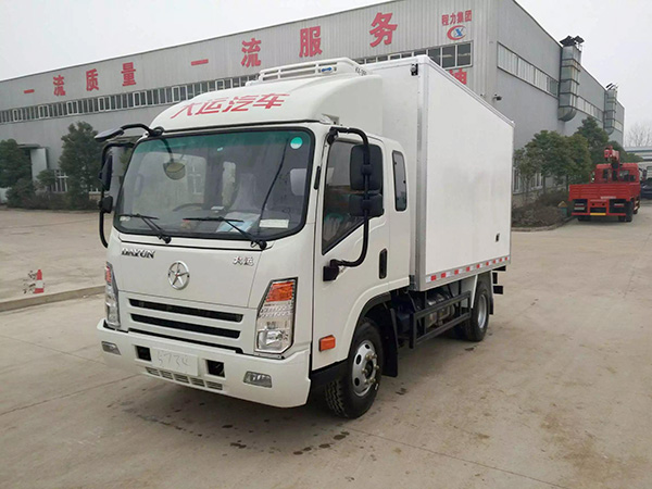 大運排半3.75米貨廂冷藏車(chē)