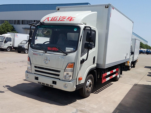大運單排4.05米貨廂冷藏車(chē)