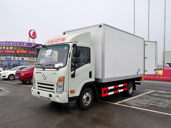 大運單排4.05米貨廂冷藏車(chē)