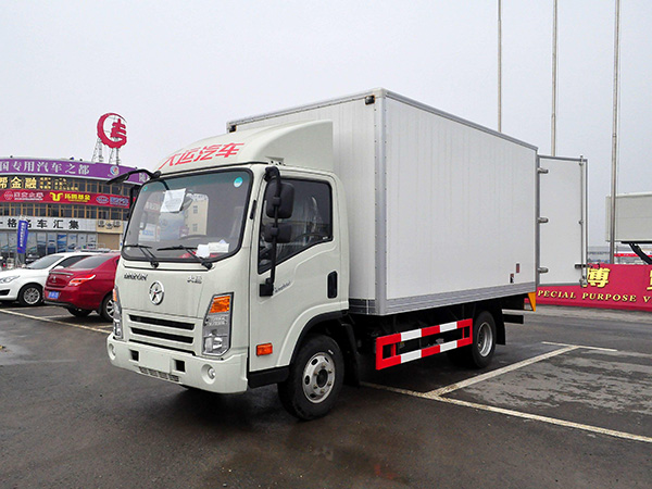 大運4.05米貨廂冷藏車(chē)