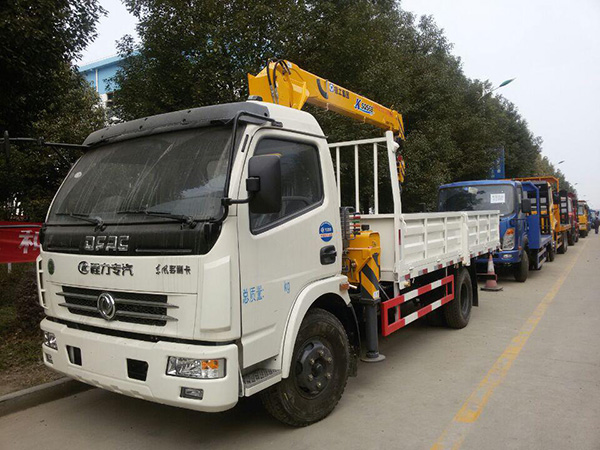 東風(fēng)廂長(cháng)4.35隨車(chē)吊
