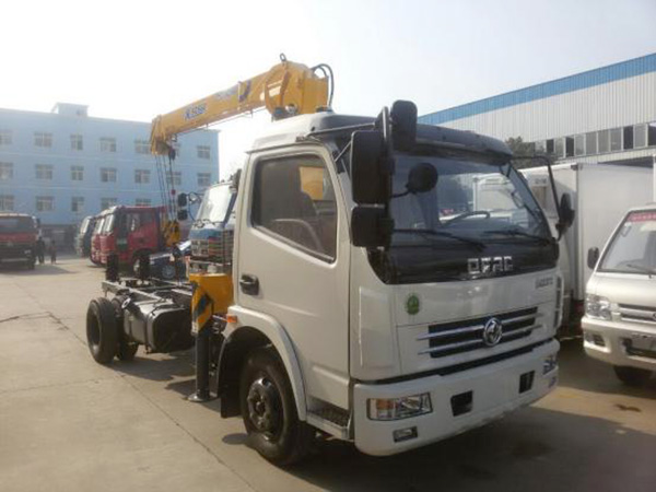 東風(fēng)廂長(cháng)4.35隨車(chē)吊