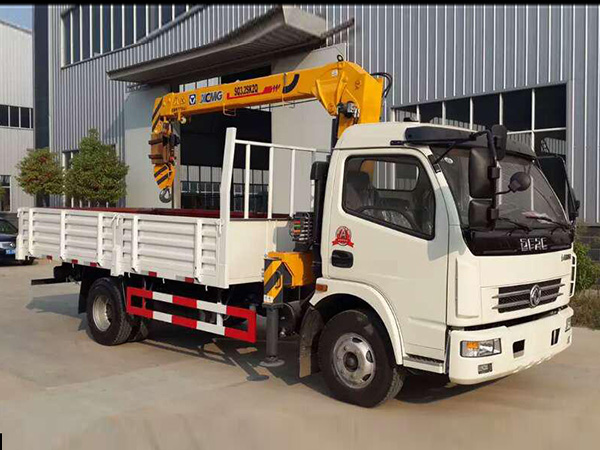 東風(fēng)廂長(cháng)4.35隨車(chē)吊