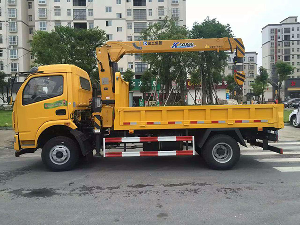 東風(fēng)廂長(cháng)3.6米藍牌隨車(chē)吊