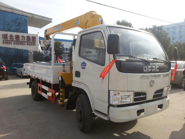 東風(fēng)多利卡3.4藍牌隨車(chē)吊