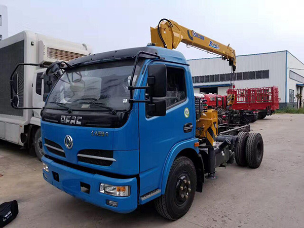 東風(fēng)3.4米藍牌隨車(chē)吊