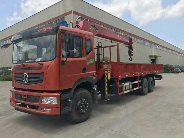 東風(fēng)征夢(mèng)8.5米隨車(chē)吊