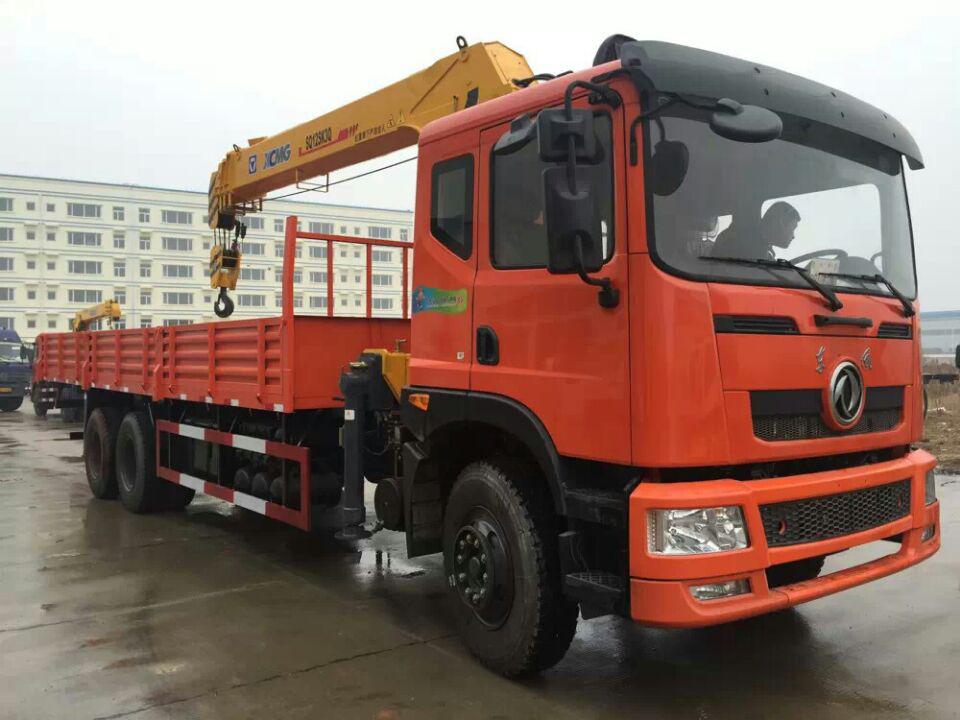 東風(fēng)廂長(cháng)8.5米隨車(chē)吊