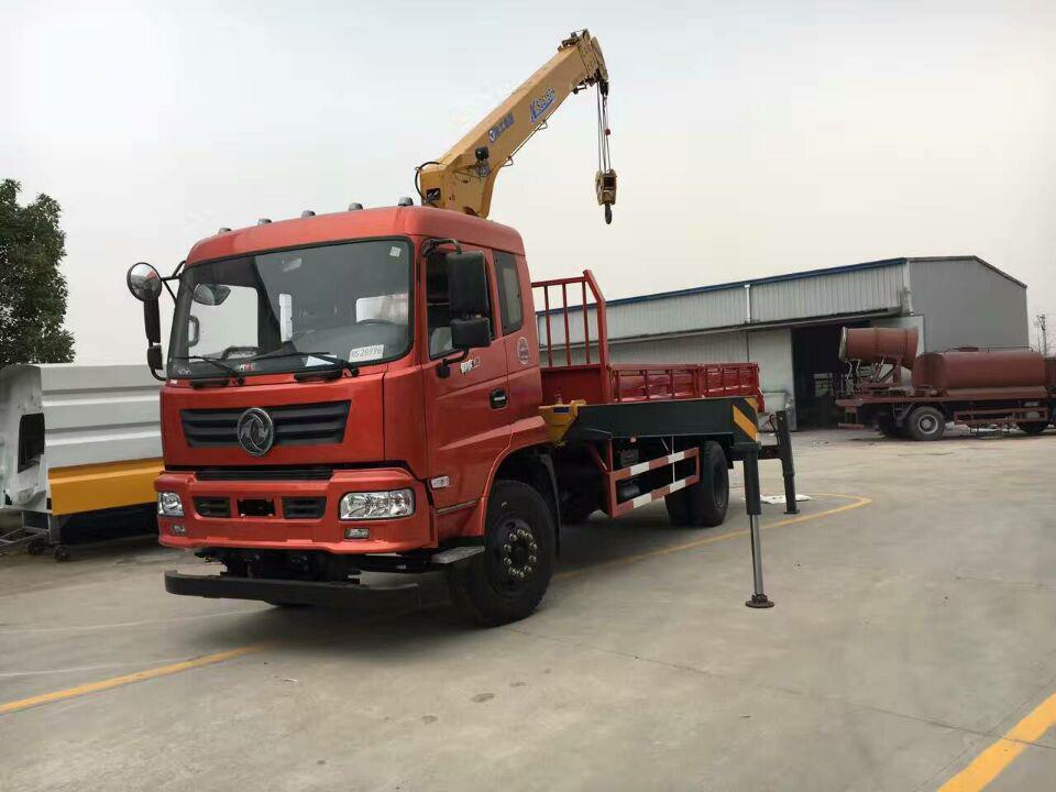 東風(fēng)廂長(cháng)8.5米隨車(chē)吊