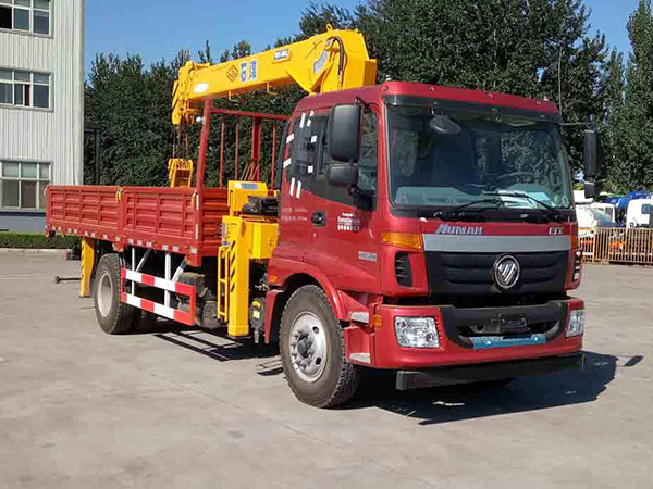 福田歐曼5.8米隨車(chē)吊