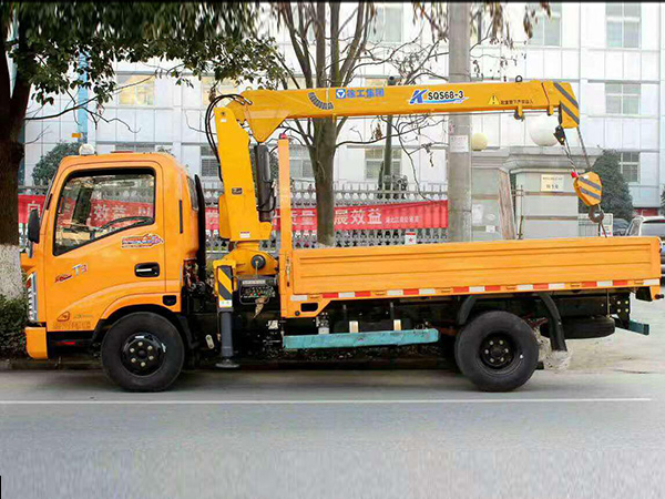 唐駿3.5米貨廂藍牌隨車(chē)吊