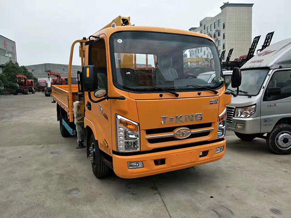 唐駿3.5米貨廂藍牌隨車(chē)吊