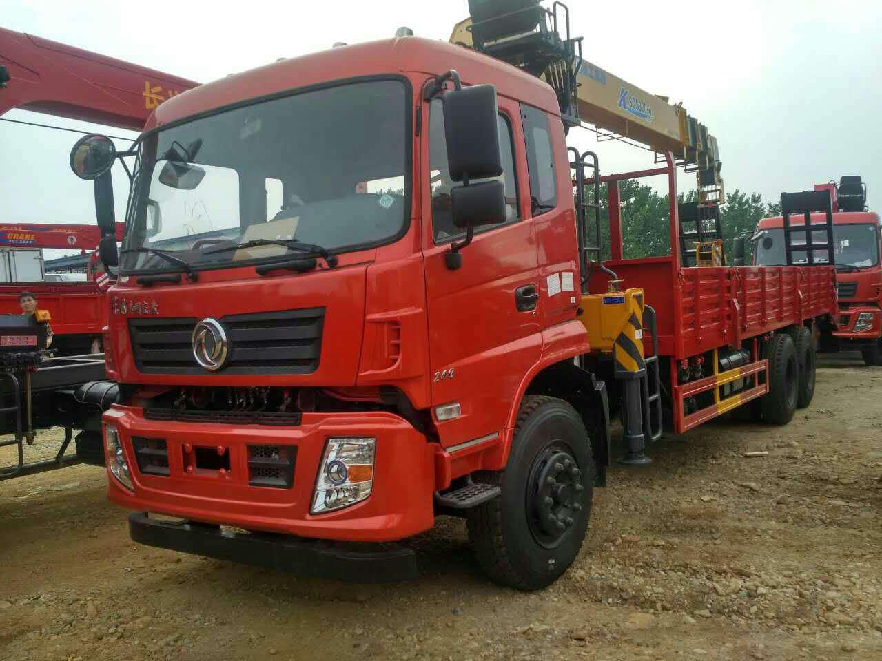 東風(fēng)廂長(cháng)8.5米隨車(chē)吊